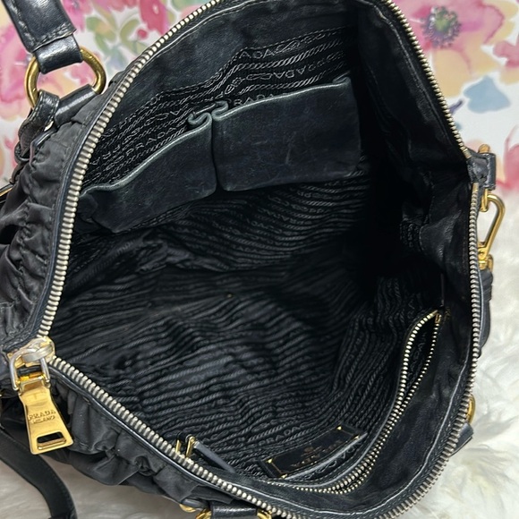 💯Authentic Prada Black Nylon Tessuto Gaufre Tote🍀 - Picture 3 of 17